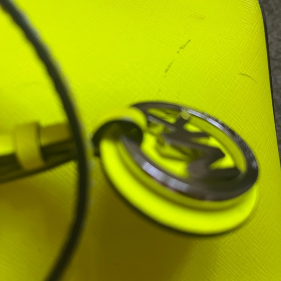 Neon green-yellow Michael Kors bag in outstanding used condition - Picture 8 of 9